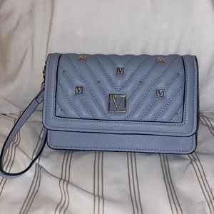 Victoria’s Secret tech wristlet 👛